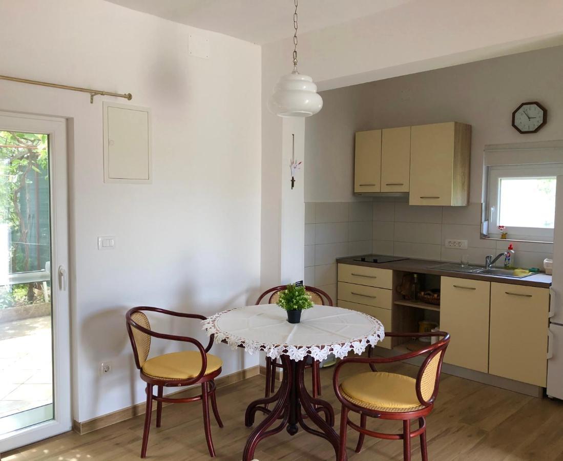 Apartmani Stellar Malinska Exterior foto